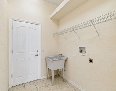 37 Greenpark Boulevard - Photo Thumbnail 44