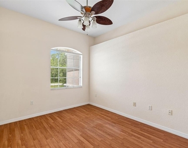 37 Greenpark Boulevard - Photo Thumbnail 10