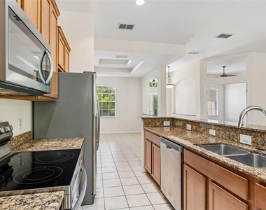 37 Greenpark Boulevard - Photo Thumbnail 24