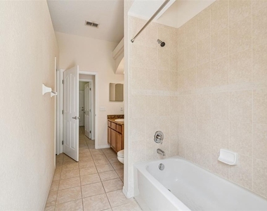 37 Greenpark Boulevard - Photo Thumbnail 43