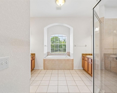 37 Greenpark Boulevard - Photo Thumbnail 36