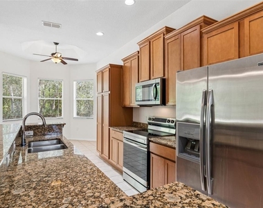 37 Greenpark Boulevard - Photo Thumbnail 21