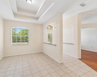 37 Greenpark Boulevard - Photo Thumbnail 9
