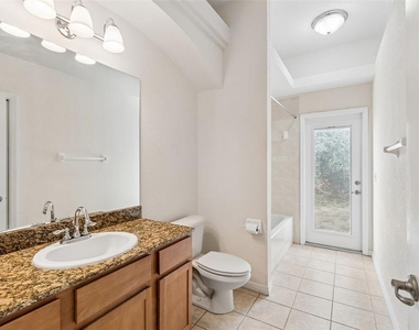 37 Greenpark Boulevard - Photo Thumbnail 42