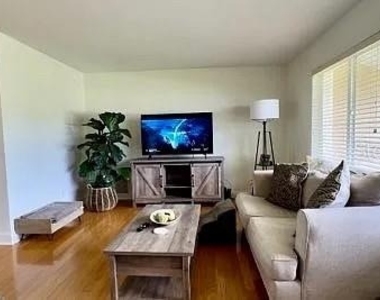 4052 14th Way Ne - Photo Thumbnail 3