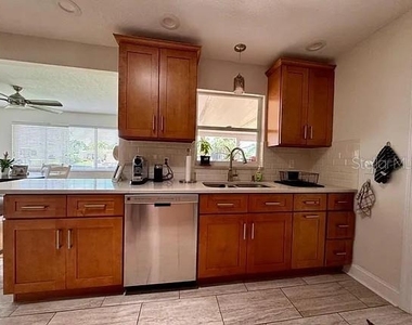 4052 14th Way Ne - Photo Thumbnail 4