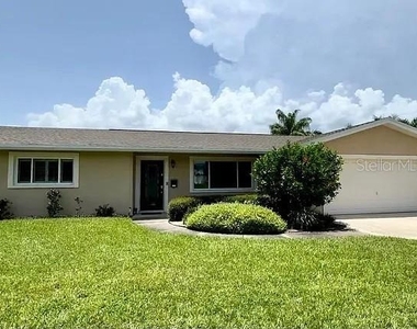 4052 14th Way Ne - Photo Thumbnail 2