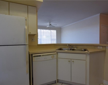 9640 Lake Chase Island Way - Photo Thumbnail 8