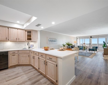 17920 Gulf Boulevard - Photo Thumbnail 2