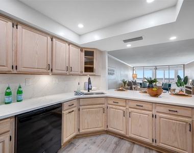 17920 Gulf Boulevard - Photo Thumbnail 4