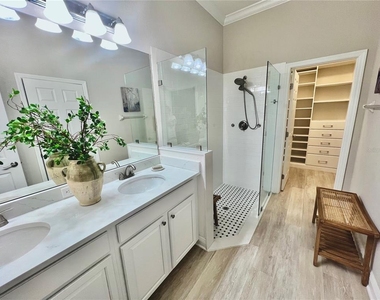 210 Latitude Place - Photo Thumbnail 8
