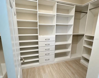 210 Latitude Place - Photo Thumbnail 9