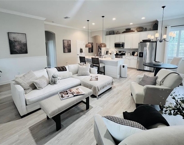 210 Latitude Place - Photo Thumbnail 6