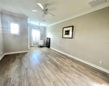 210 Latitude Place - Photo Thumbnail 10
