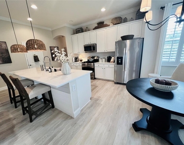 210 Latitude Place - Photo Thumbnail 5