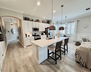 210 Latitude Place - Photo Thumbnail 4
