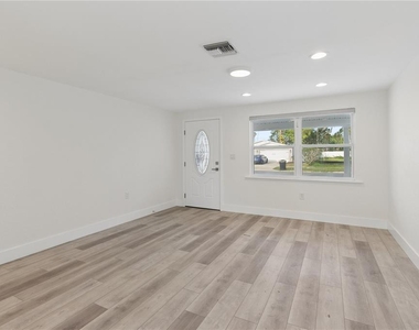 5400 Denver Street Ne - Photo Thumbnail 11