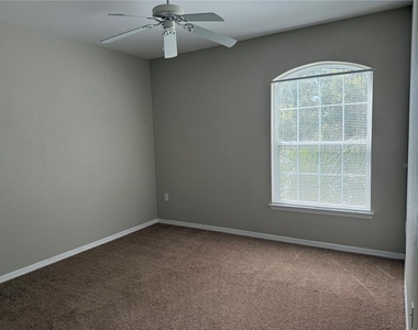 10105 Courtney Oaks Circle - Photo Thumbnail 11