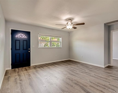 7391 34th Street N - Photo Thumbnail 3