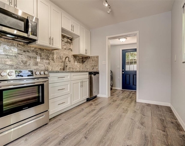 7391 34th Street N - Photo Thumbnail 6