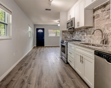 7391 34th Street N - Photo Thumbnail 8