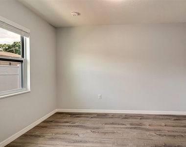 7391 34th Street N - Photo Thumbnail 14