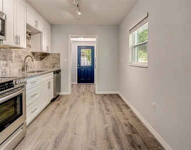 7391 34th Street N - Photo Thumbnail 12