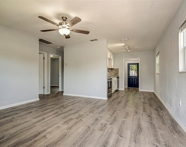 7391 34th Street N - Photo Thumbnail 4