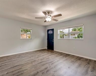 7391 34th Street N - Photo Thumbnail 2