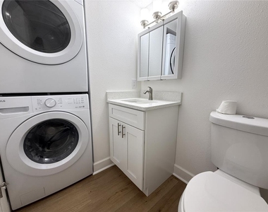 179 Medallion Blvd - Photo Thumbnail 14