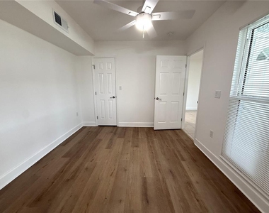 179 Medallion Blvd - Photo Thumbnail 12
