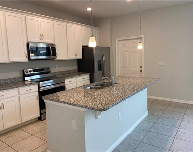 5029 Avalon Park Boulevard - Photo Thumbnail 7