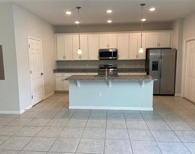 5029 Avalon Park Boulevard - Photo Thumbnail 4