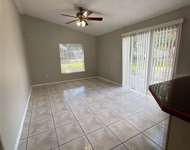 305 Colonade Court - Photo Thumbnail 4