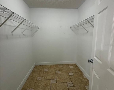 305 Colonade Court - Photo Thumbnail 18