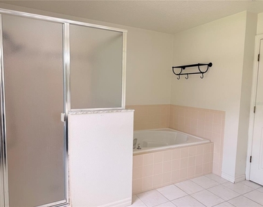 3010 Victoria Drive - Photo Thumbnail 28