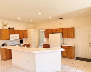 3010 Victoria Drive - Photo Thumbnail 10