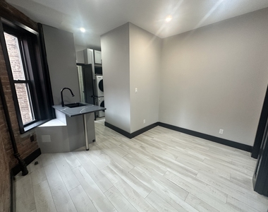 2154 2nd Avenue - Photo Thumbnail 4