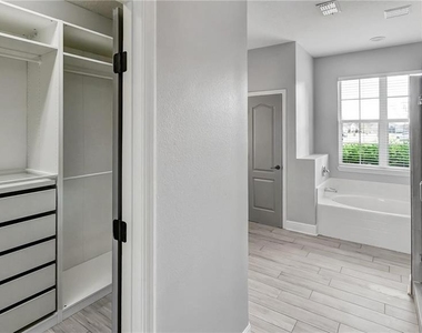3833 Siskin Drive - Photo Thumbnail 17
