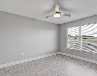 3833 Siskin Drive - Photo Thumbnail 27