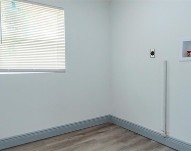 217 Betty Avenue S - Photo Thumbnail 8