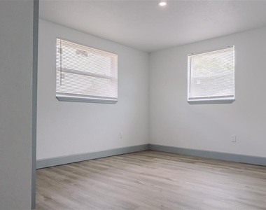 217 Betty Avenue S - Photo Thumbnail 22