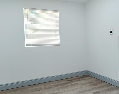 217 Betty Avenue S - Photo Thumbnail 9