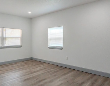 217 Betty Avenue S - Photo Thumbnail 4