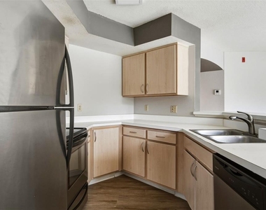 7300 Westpointe Boulevard - Photo Thumbnail 13