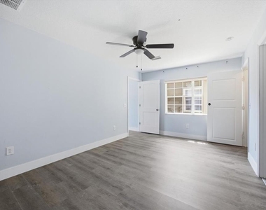 713 Washington Palm Loop - Photo Thumbnail 6