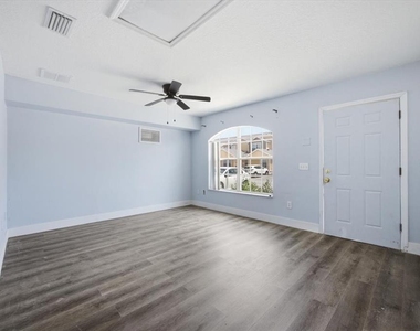 713 Washington Palm Loop - Photo Thumbnail 4