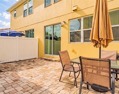 5152 Adelaide Drive - Photo Thumbnail 8