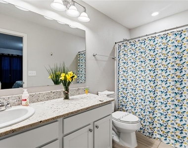 5152 Adelaide Drive - Photo Thumbnail 12
