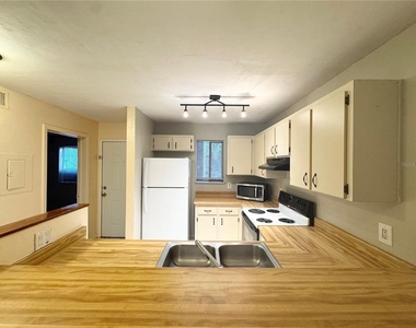 109 Se 16th Avenue - Photo Thumbnail 3